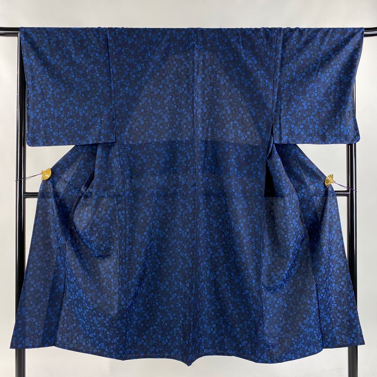 男着物 身丈134.5cm 裄丈68.5cm S 単衣 お召 葵唐草 青 正絹