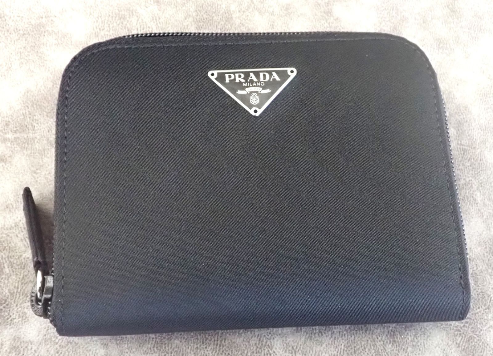 PRADA プラダ ナイロン 二つ折り財布 トライアングルロゴ | 良好コンディション | 付属品あり