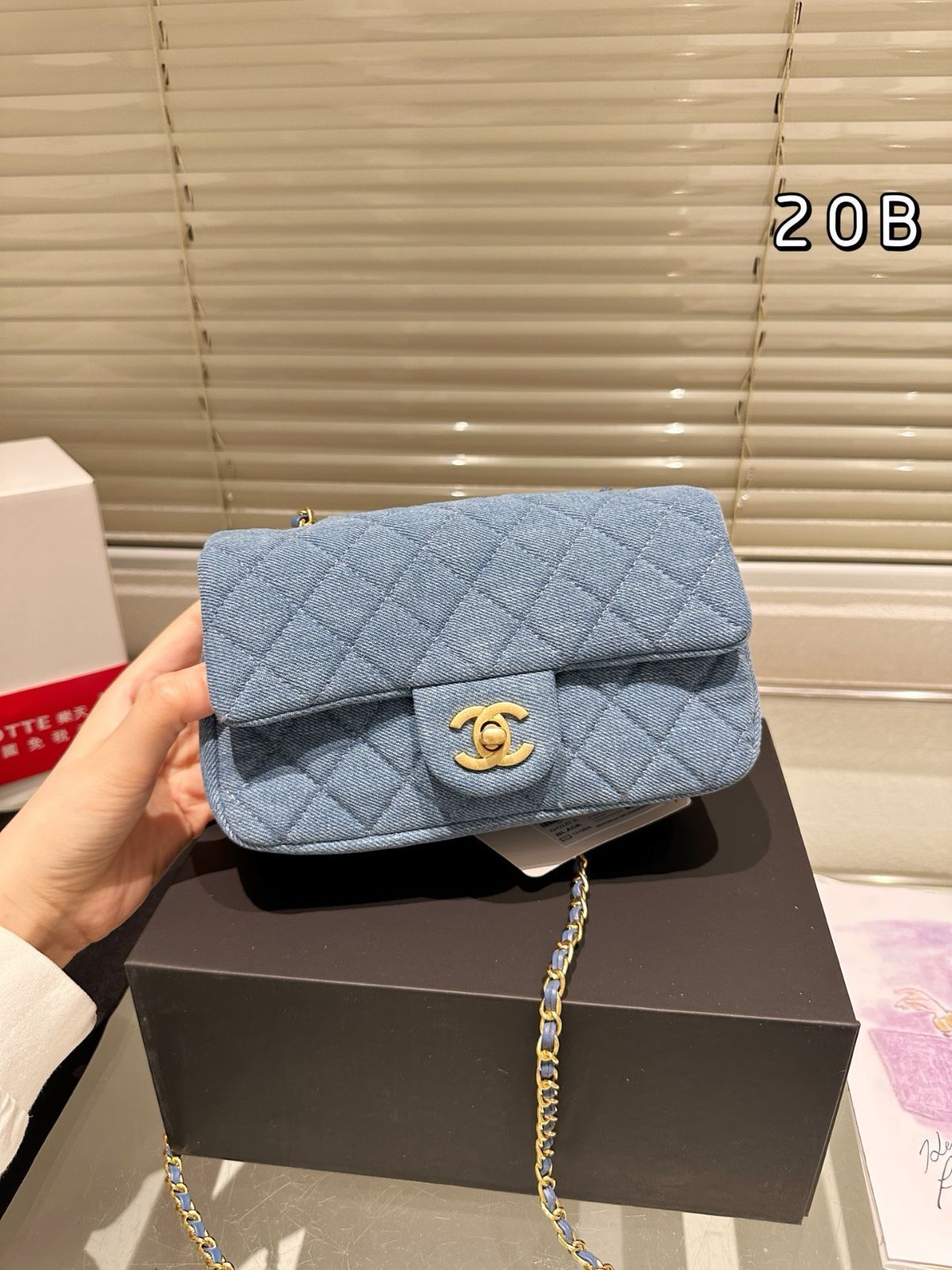 美しい♡目を惹くスパンコール【CHANEL】リュクスデニム 美しい♡目を惹くスパンコール【CHANEL】リュクスデニム (CHANEL