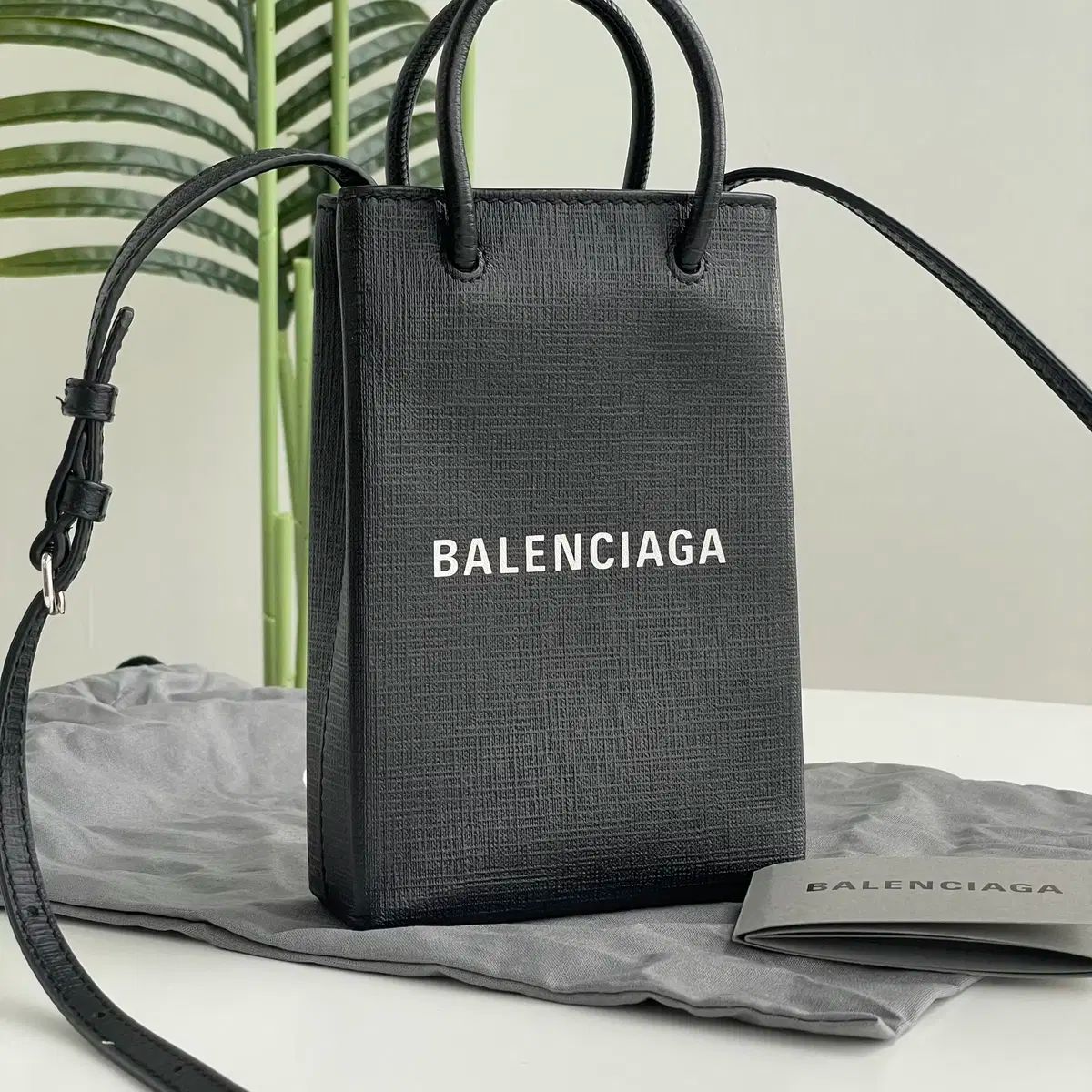 バレンシアガ 携帯ホルダーバッグ ミニ クロスバッグ