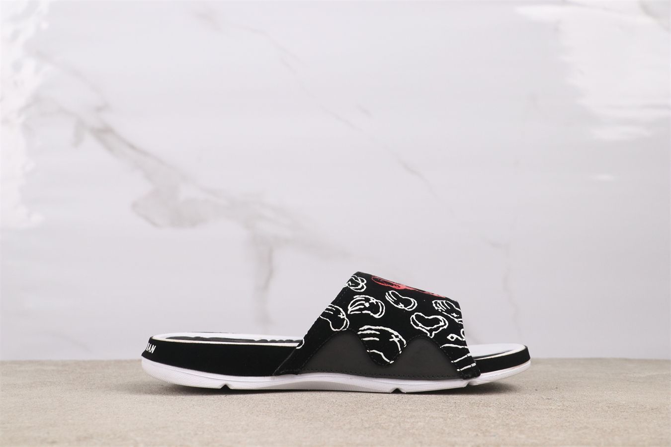 今日 Air Jordan 930155-011 エアジョーダン 930155-011 ブラック スリッパ