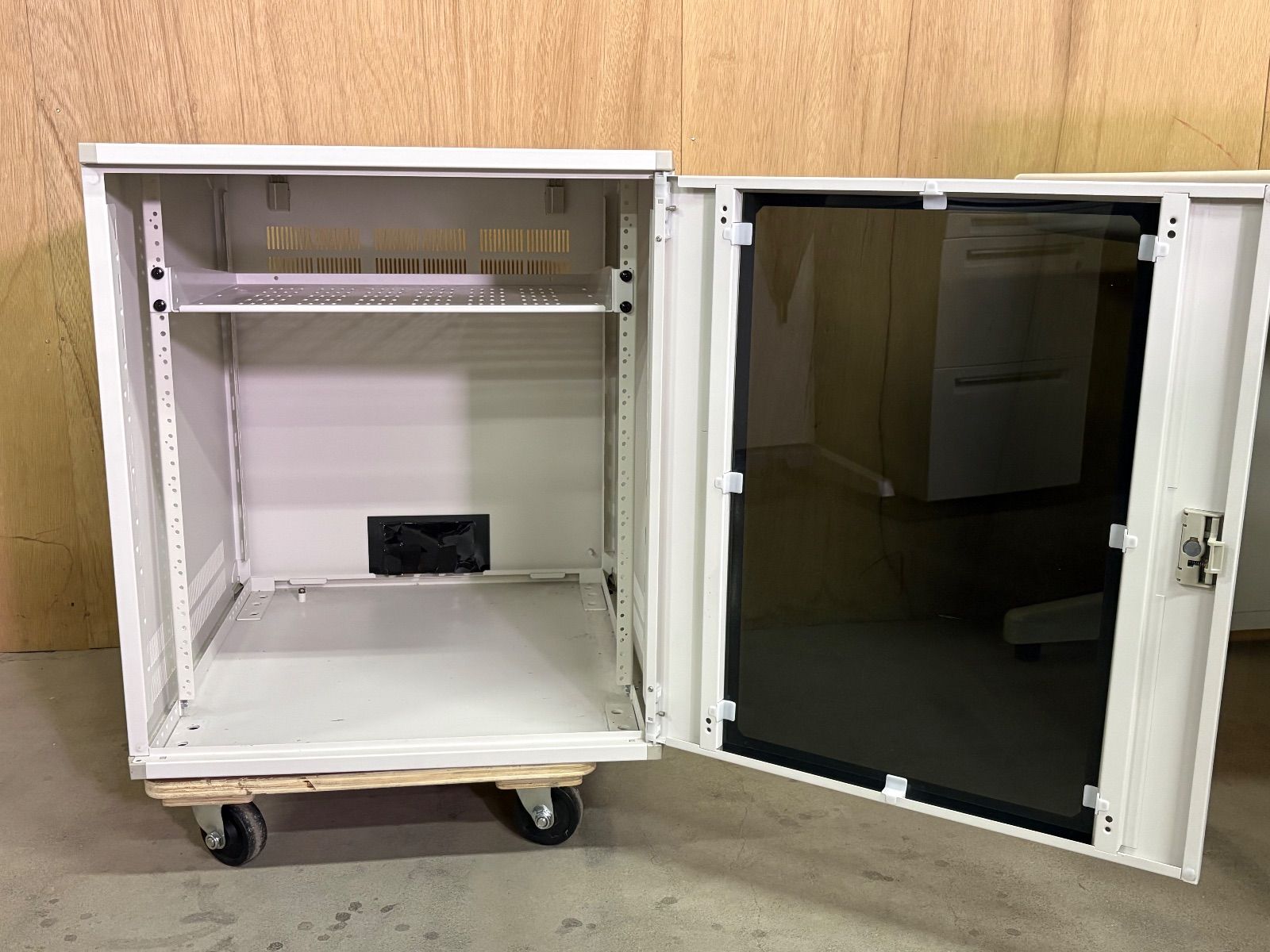 GK126 山口県下松市より システムラック FVKシリーズ 日東工業 経済型 タイプ サーバーラック 19インチ USTAUSTRALIA_COM_AU