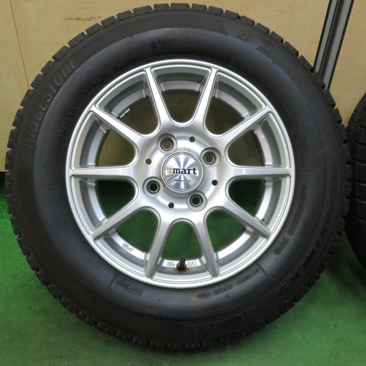 バリ溝!23年!9.5分以上☆スタッドレス 145/80R13 ブリヂストン バリ溝!23年!9.5分以上☆スタッドレス 145/80R13 ブリヂストン