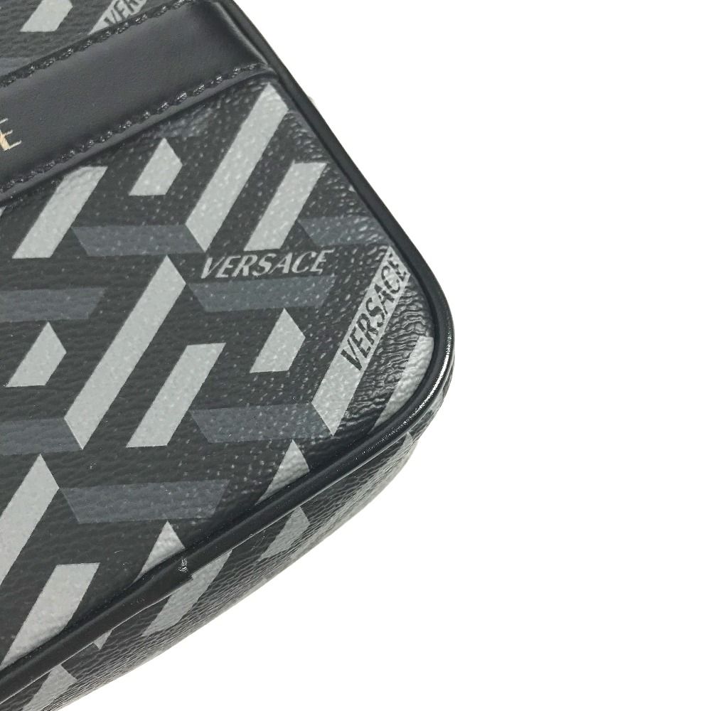 VERSACE ヴェルサーチ ポーチ 総ロゴ ラグレカ スクエア レザー - メルカリ