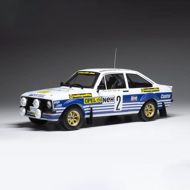 IXO MODELS 1|18 フォード エスコート MK II RS 1800 1982年スウェーデンラリー 2 完成品ダイキャストミニカー 18RMC142 佐川急便