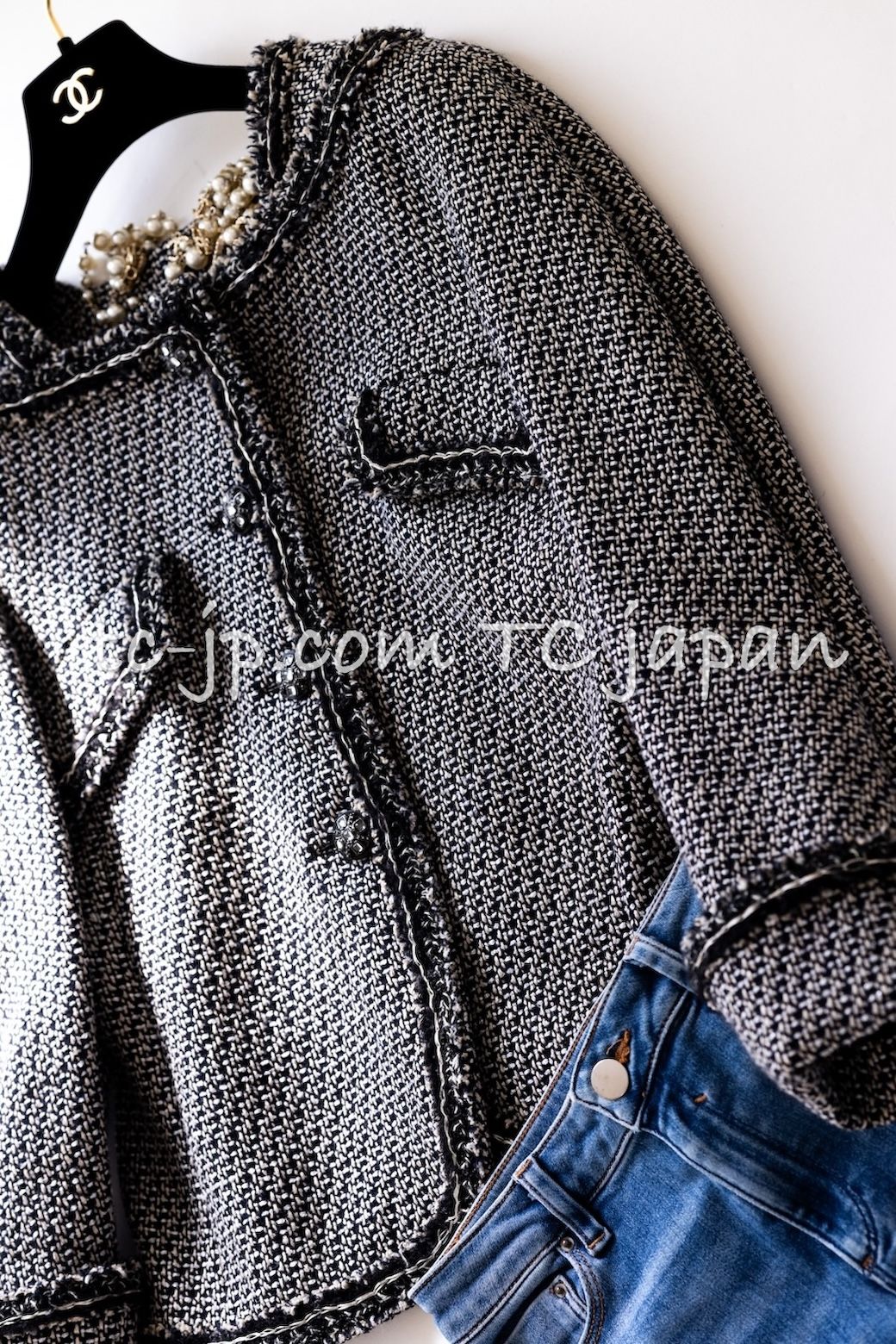 CHANEL - 75万 シャネル ジャケット CHANEL  グレー ブラック 黒 リネン ウール ツイード 貴重なグリポア 宝石 ボタン ノーカラー コートカーディガン 36 38 75万 シャネル ジャケット CHANEL グレー ブラック 黒 リネン