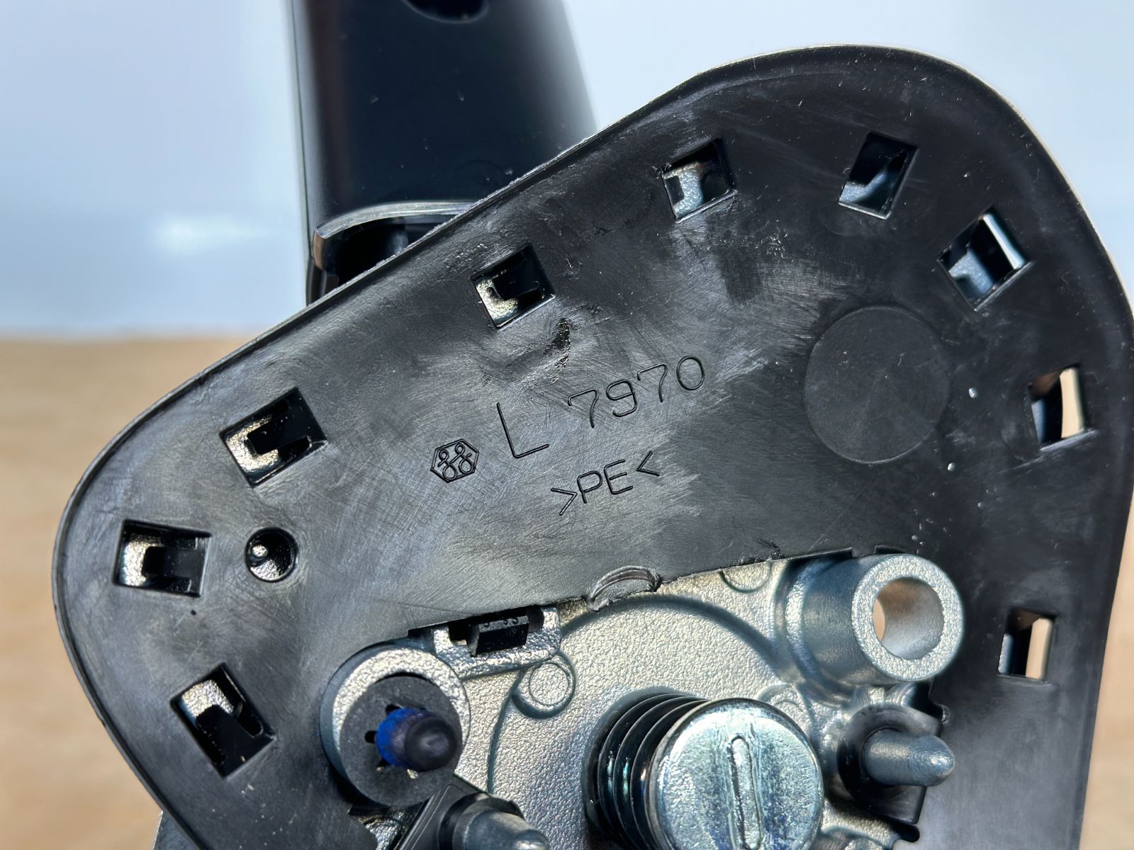 ハイエース　純正　２００　左　フェンダー　ミラー　アンダー　ガッツ　　１１６６５