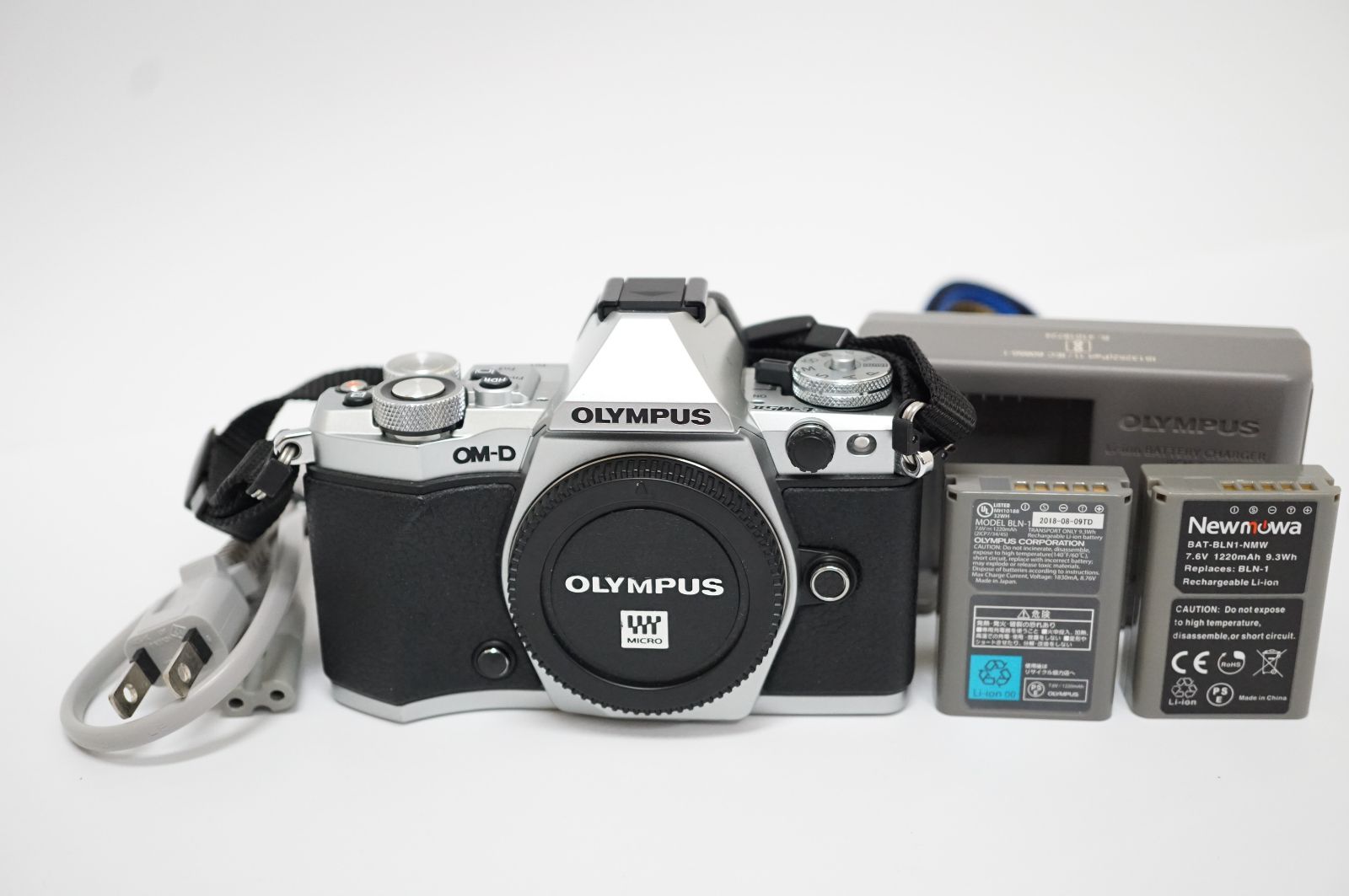 C081435)   OLYMPUS デジタル一眼 OM-D E-M5 II ボディ シルバー シ