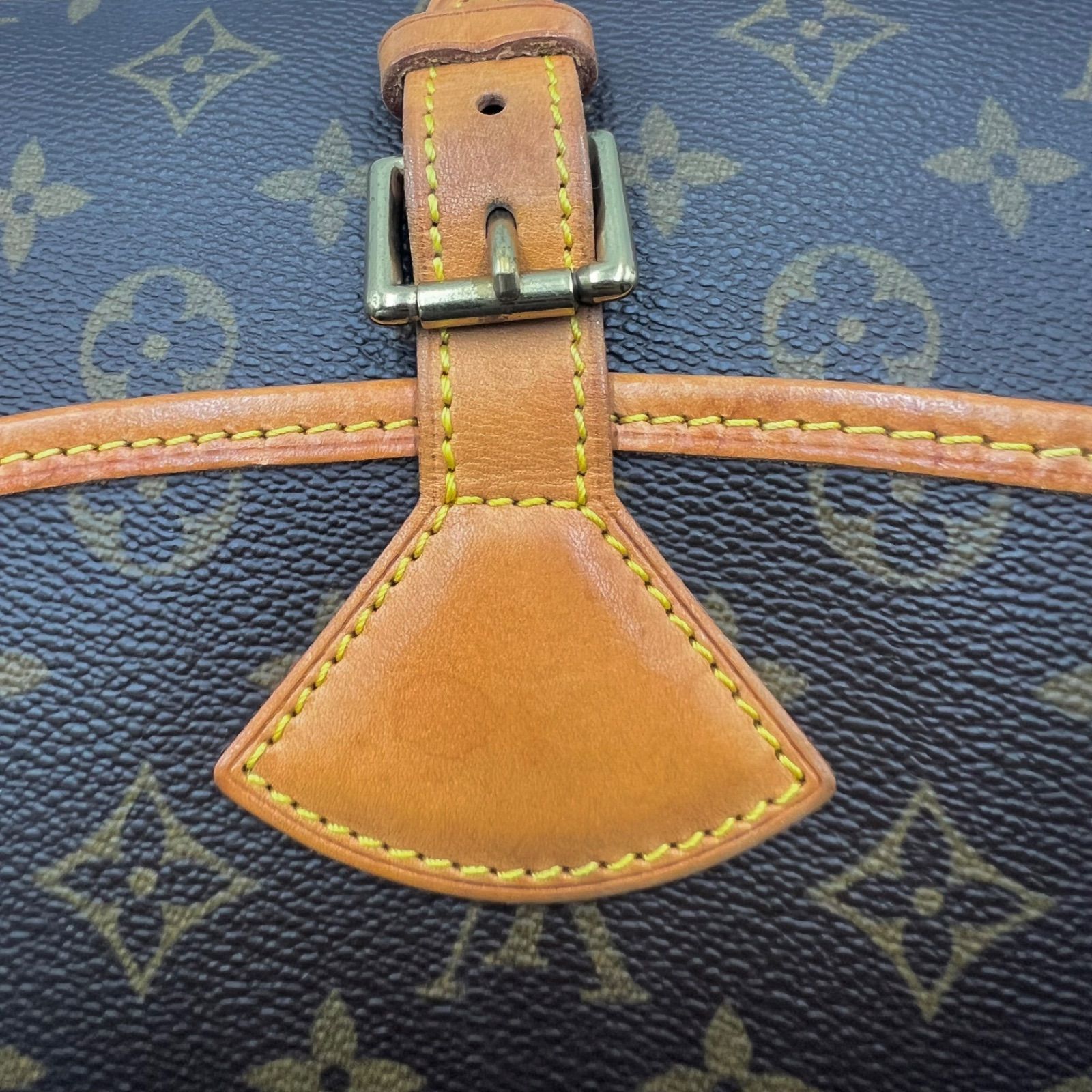 極美品‼️ LOUIS VUITTON ルイヴィトン LV 斜めがけ ショルダーバッグ ソローニュ モノグラム キャンバス ゴールド金具 国内正規品  M42250 値下げ中 - メルカリ