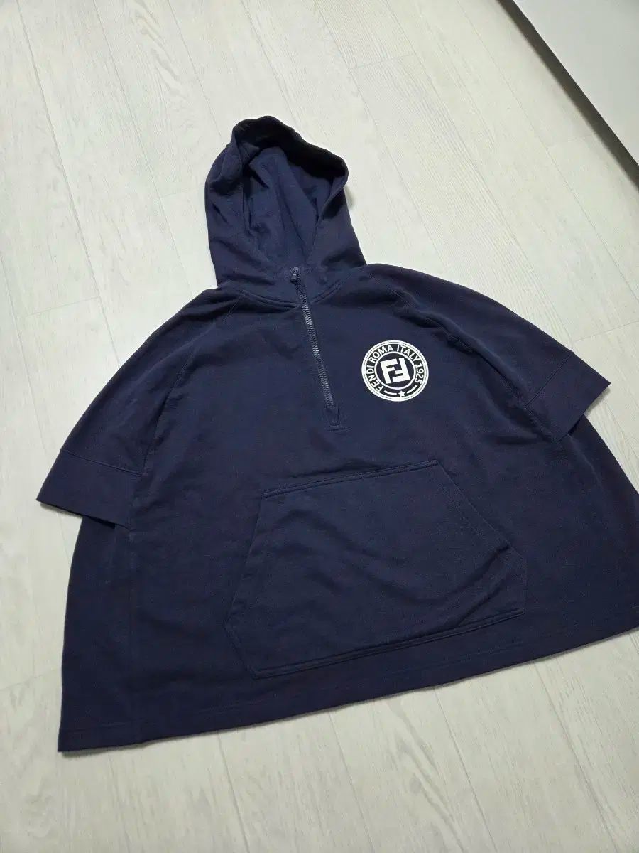 フェンディ キッズ ネイビー フーディー 12y