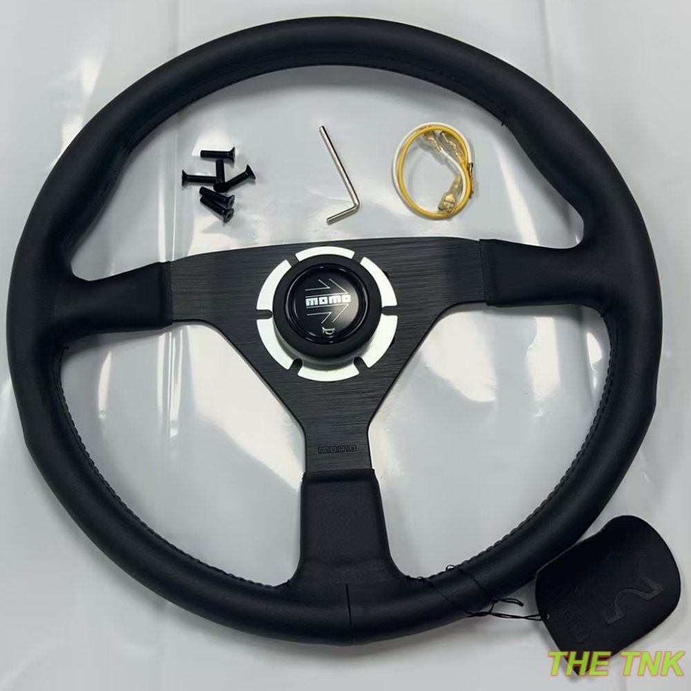 新品未使用】MOMOステアリング 新品未使用MOMO ステアリングホイール