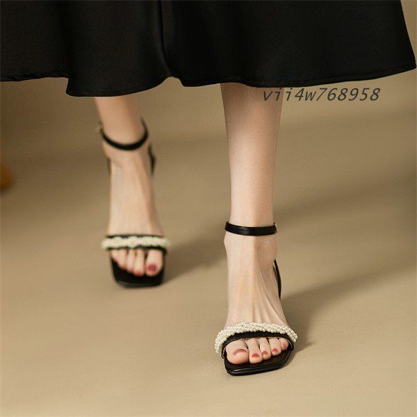 ストラップサンダル