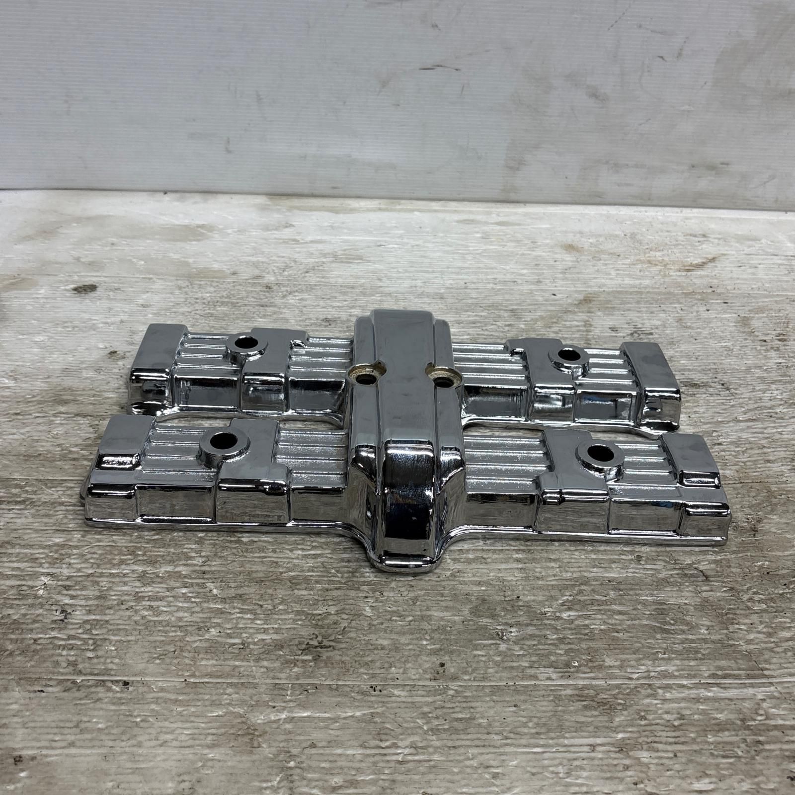 シリンダーヘッドカバー