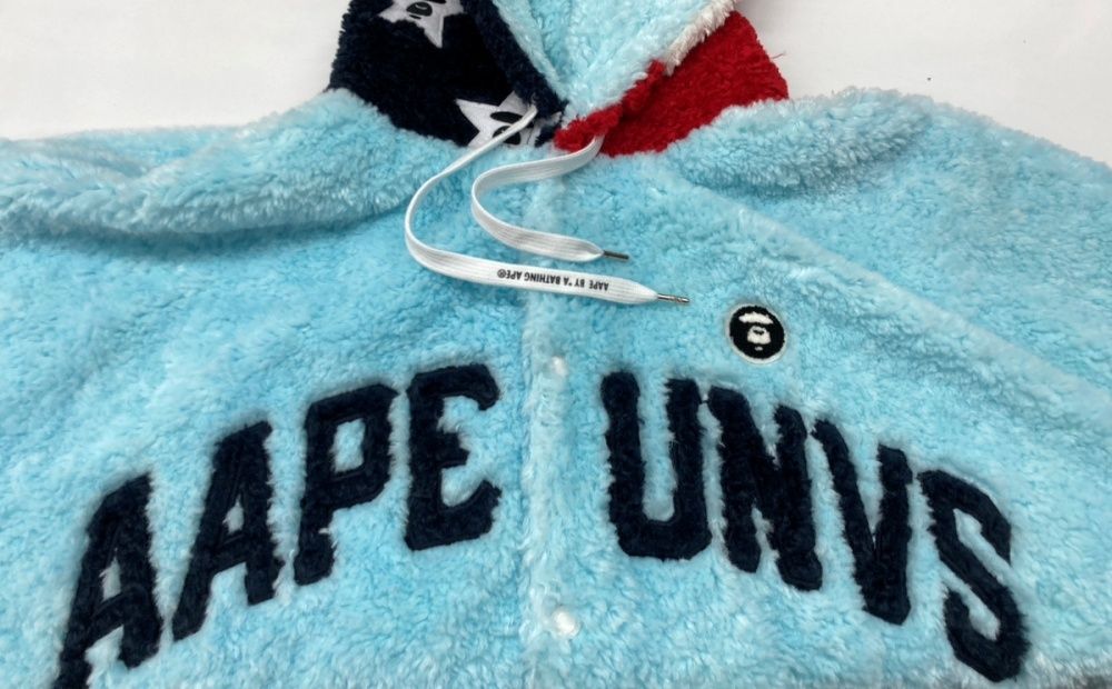 アベイシングエイプ A BATHING APE MOONFACE HOODED FLUFFY VARSITY JACKET ムーンフェイス フーディ バーシティジャケット 青 ジャケット ロゴ ブルー Lサイズ 104MT-2082 KANDAIZUMI_COM