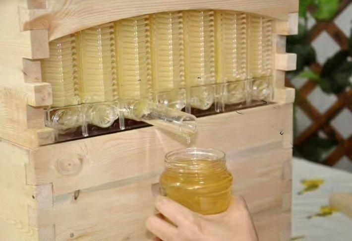自動流れの蜜蜂