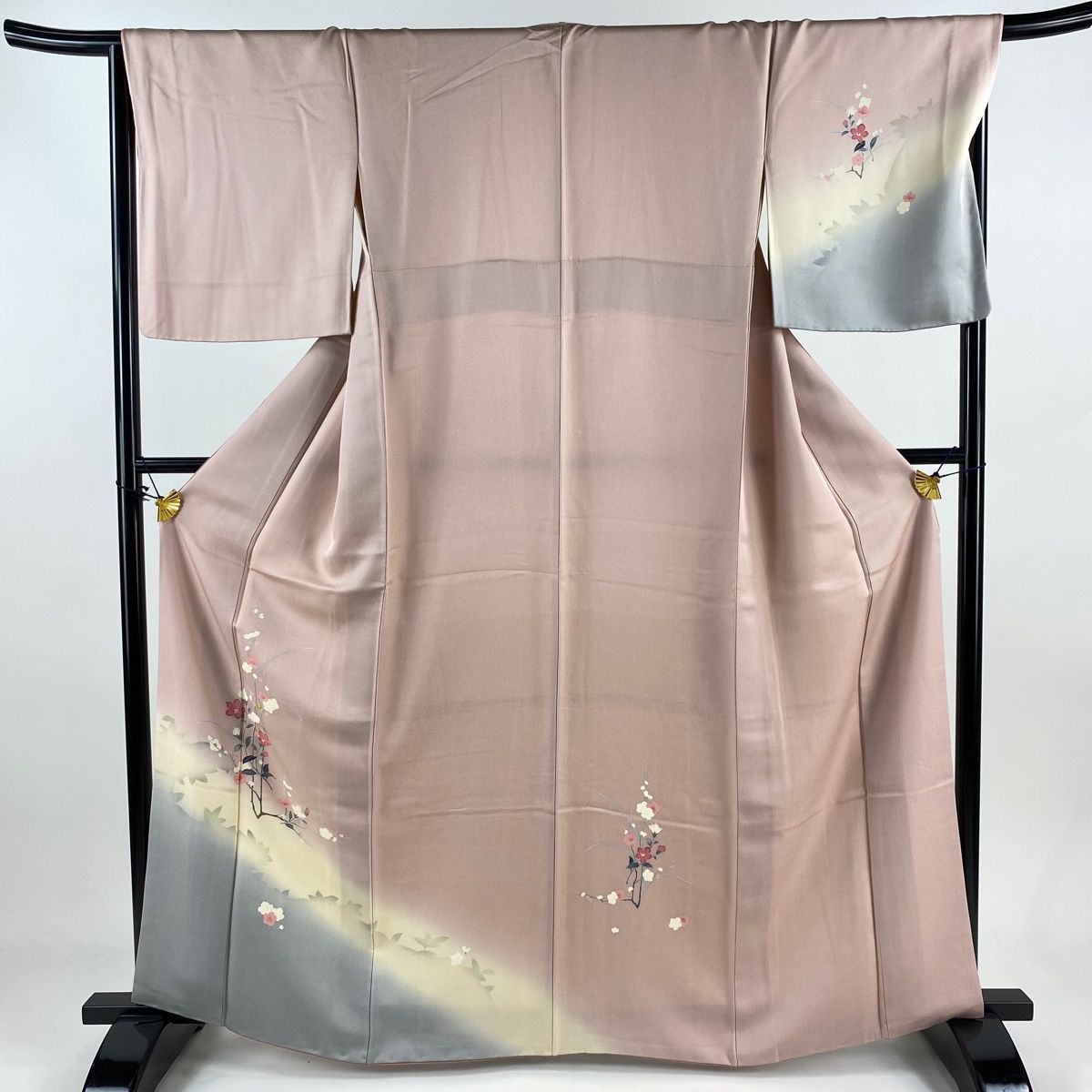 付下げ 身丈162.5cm 裄丈67cm M 袷 やまと 草花 シルエット 螺鈿 金彩 ピンク 正絹 名品