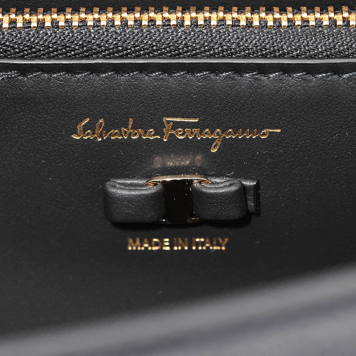 新品 フェラガモ FERRAGAMO ショルダーバッグ ネロ FERRAGAMO - 新品 フェラガモ FERRAGAMO ショルダーバッグ CROSSBODY