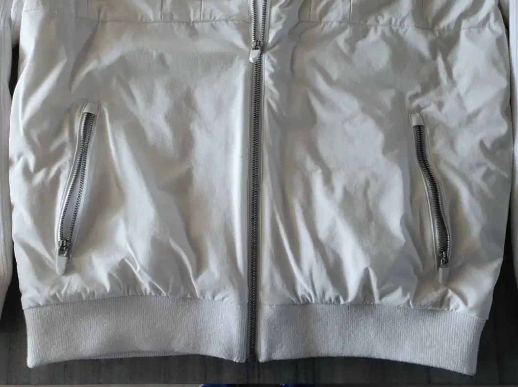 ☆St ANDREWS セントアンドリュース 2WAY ライトダウンジャケット 収納