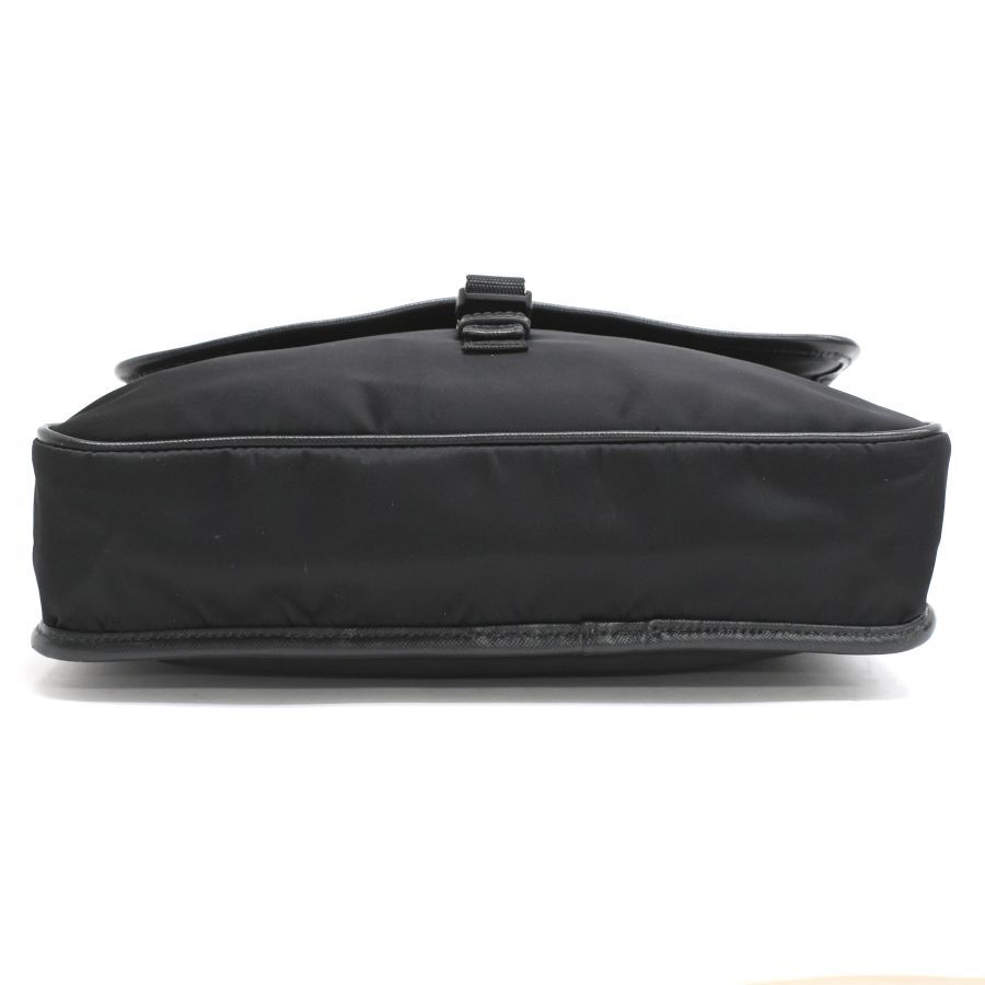 プラダ　PRADA メッセンジャーバッグ　トライアングルロゴ　ブラック　ナイロン 日本直送 名牌中古包 】PRADA プラダ トライアングルロゴ