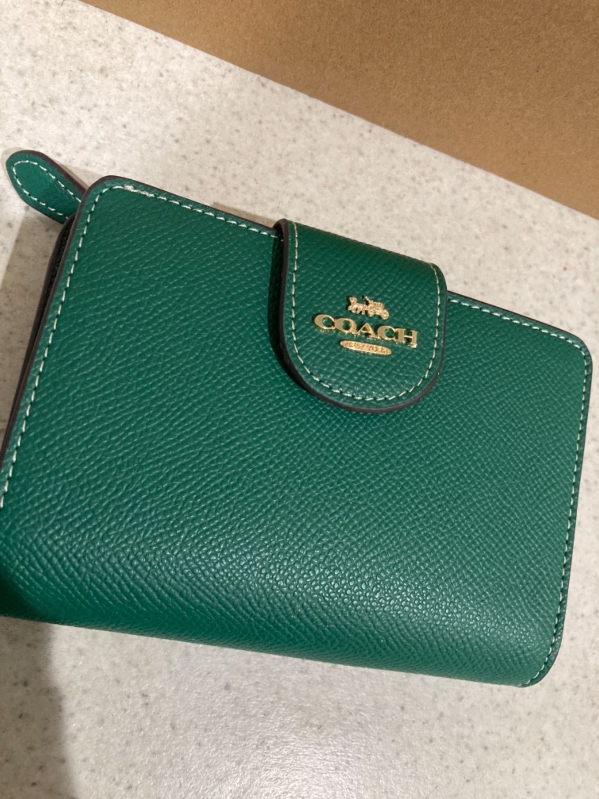 新品】COACH コーチ 人気色♡ 二つ折り財布 緑色 グリーン | fssibadan