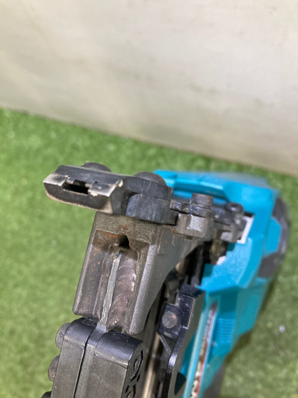 品 0921 makita マキタ 40Vmax 充電式フロアタッカ 本体のみ ST003GZ IT76RU5ATGV4 HRDEVELOPMENT_JP