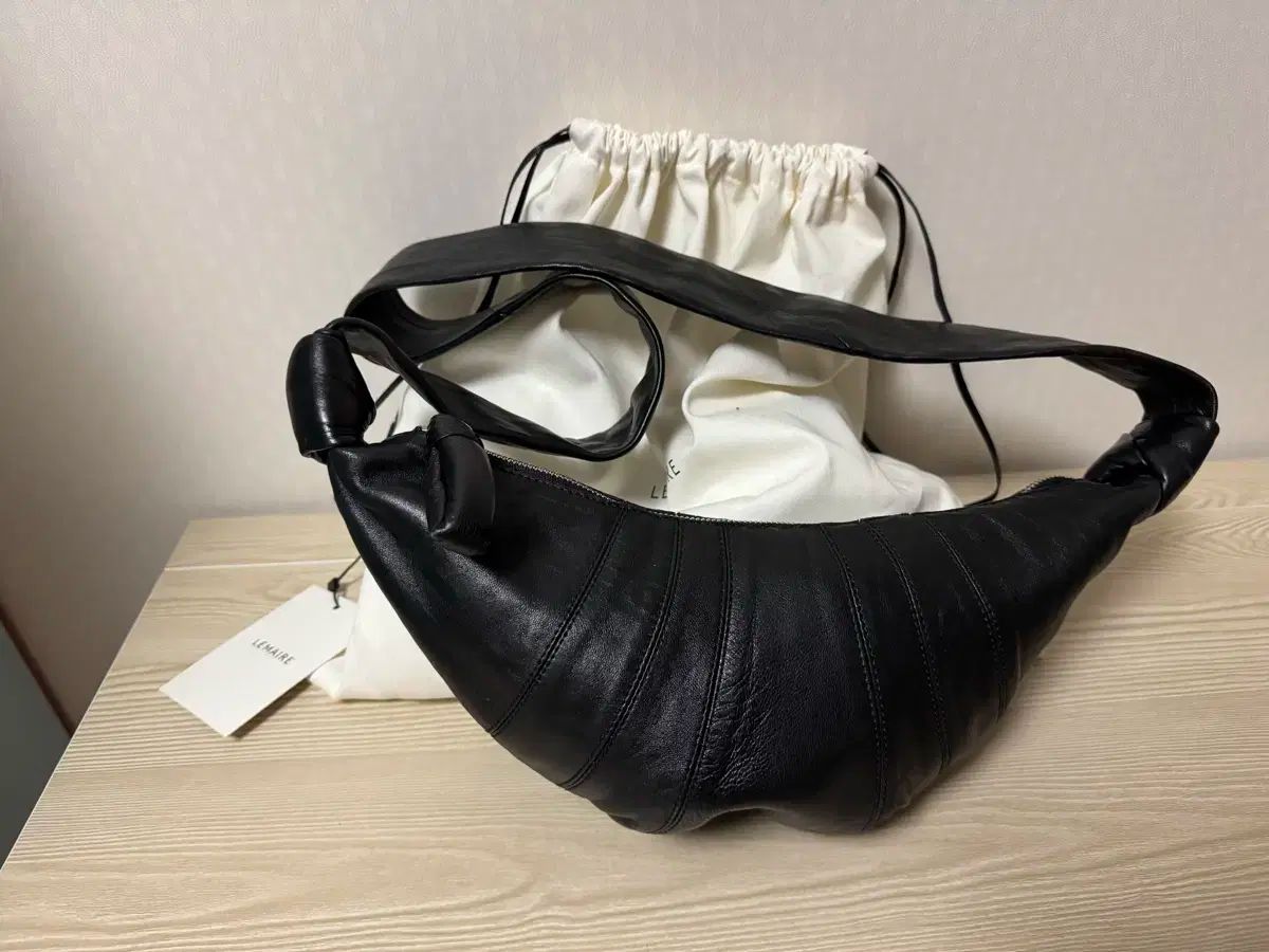 ルメール 希少 クロワッサンバッグ レザー ラージサイズ 本物 正規品 ブラック ルメール 希少 クロワッサンバッグ レザー ラージサイズ 本物 正規品