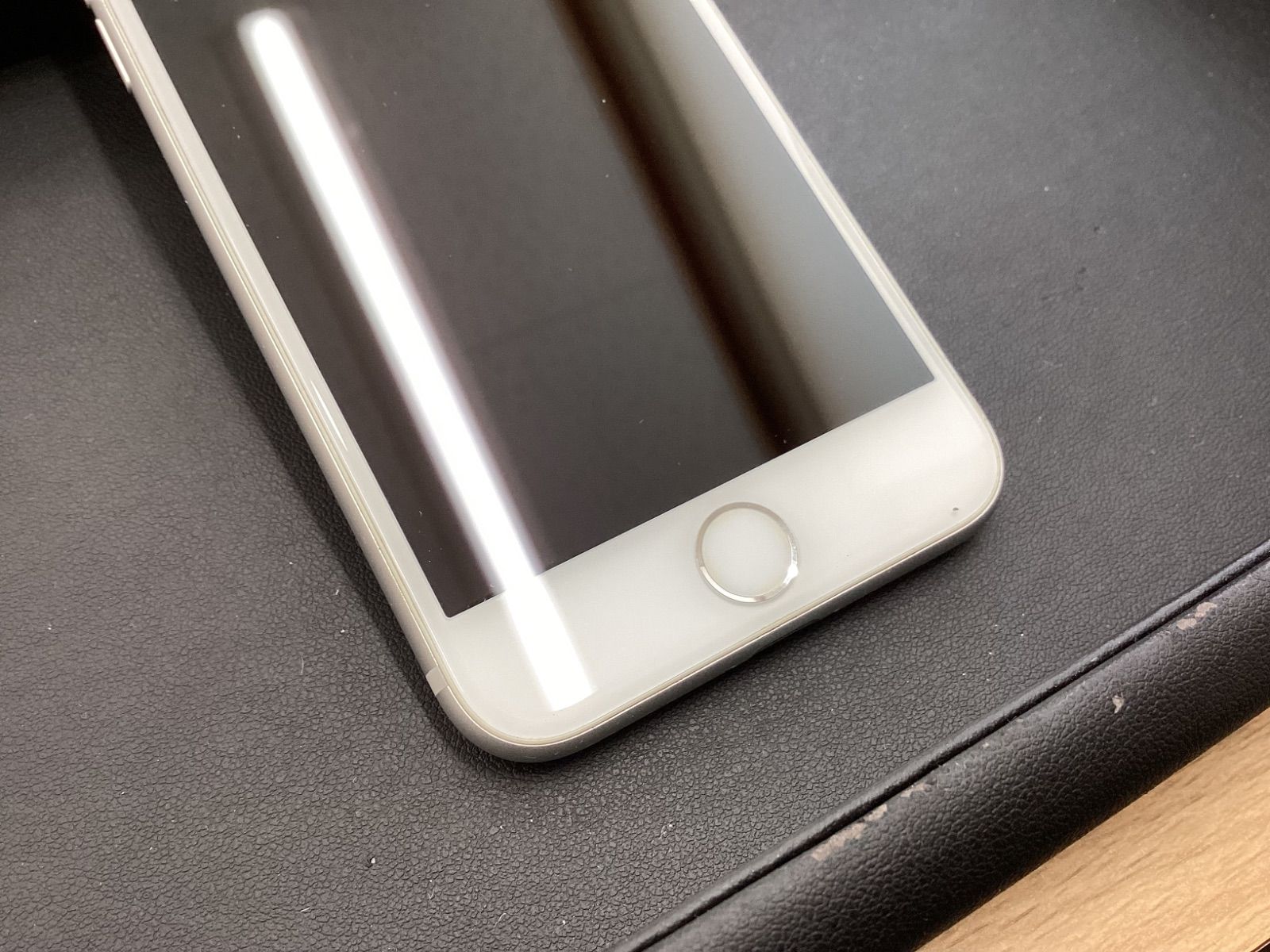 O335 Apple iPhone8 本体 64GB SIMロック解除済み・初期化済み