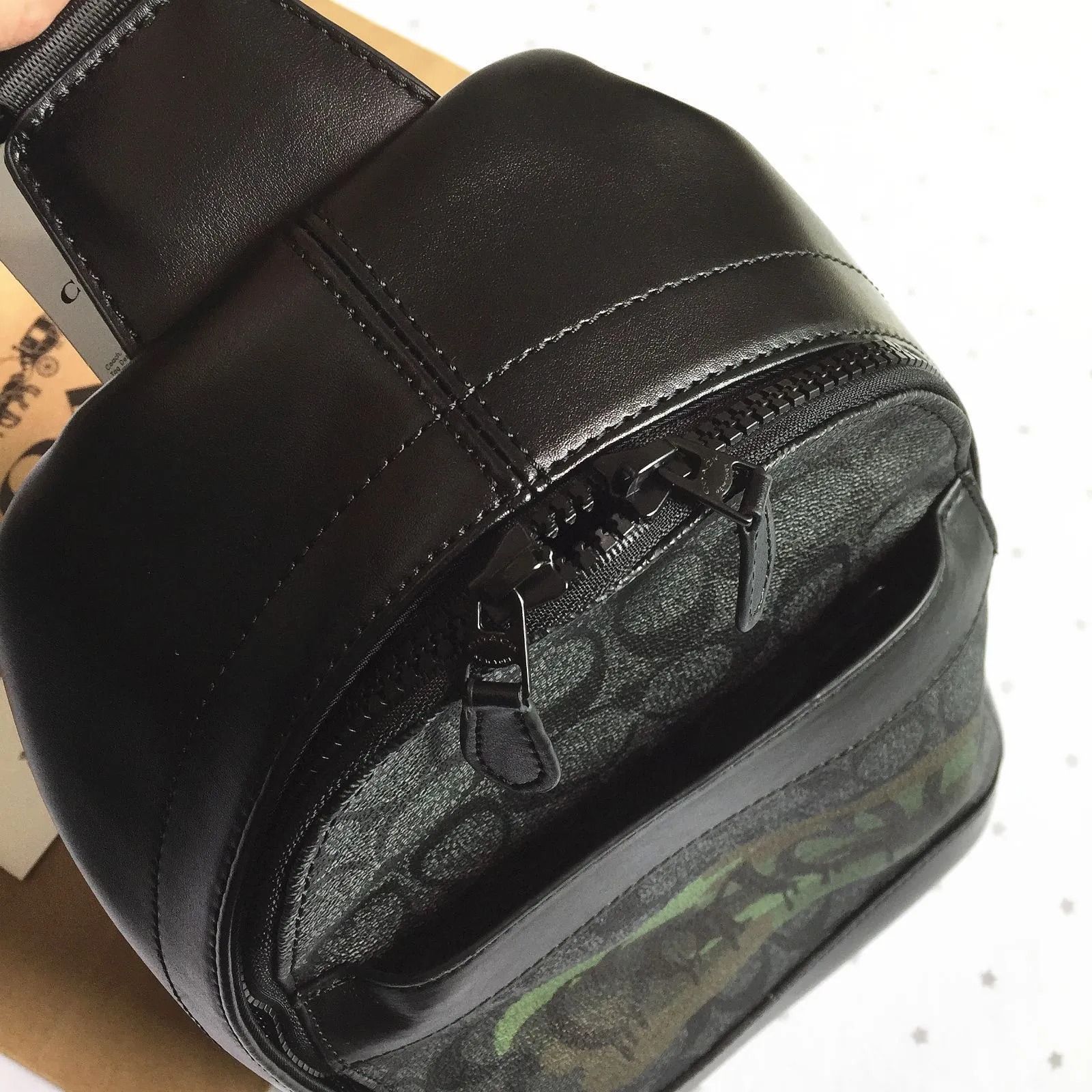 未使用COACH ボディーバッグ カモフラ 迷彩 レザー PVC ブラック