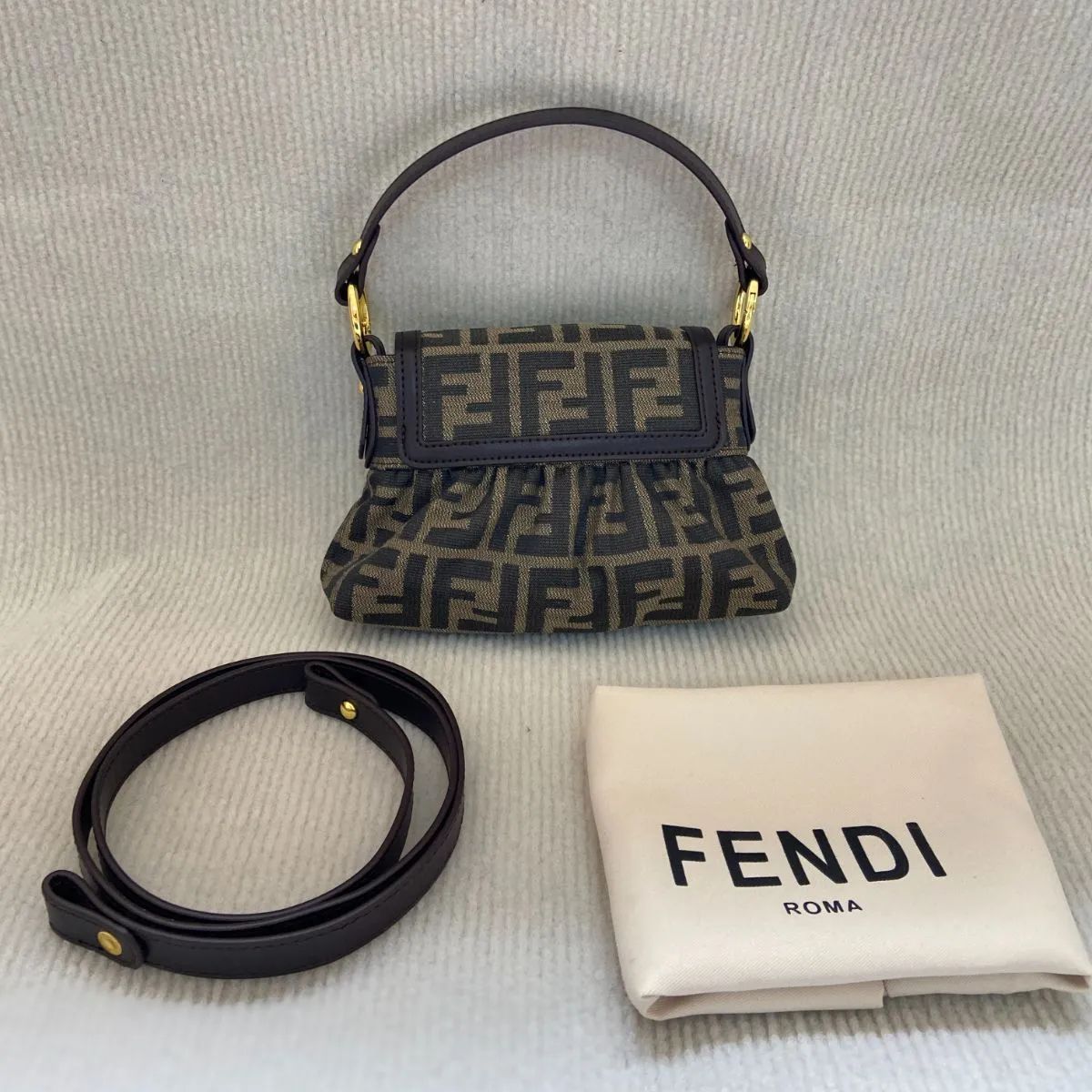 FENDI（フェンディ）ショルダーバッグズッカ柄