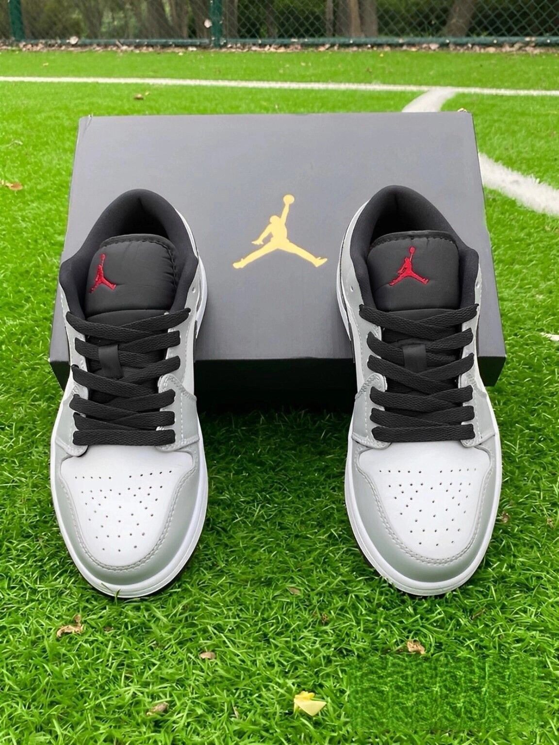 れのあ❥即購入OK❥値下NG←値下コメ❌　 お値下げしました??即購入新品箱付?? NIKE AIR JORDAN 1 LOW