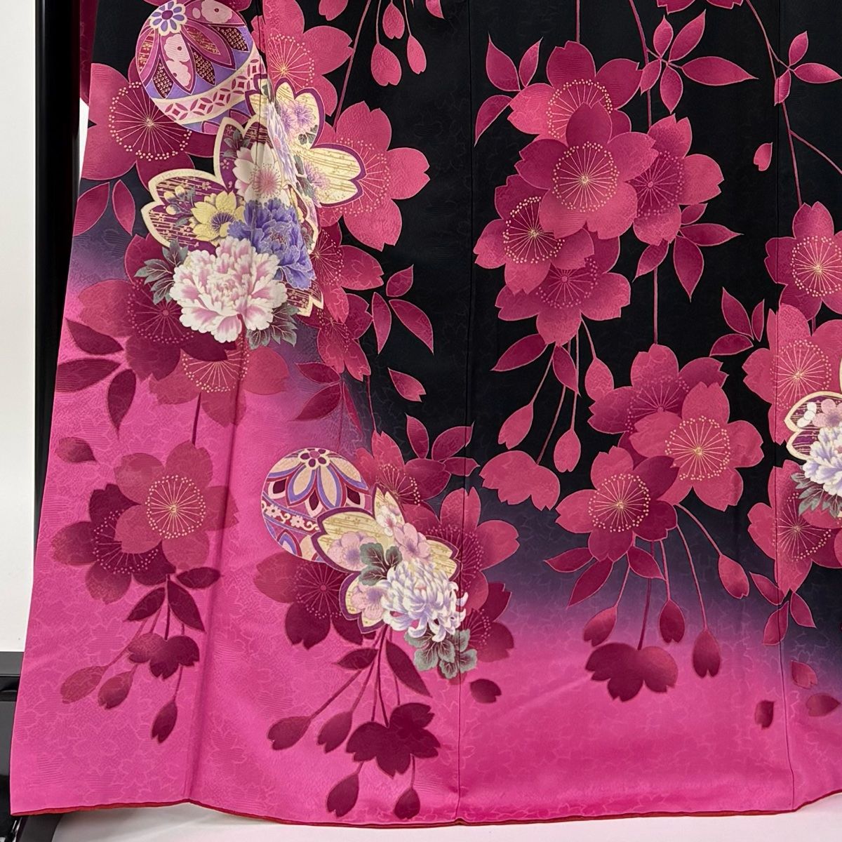 バイセル 着物 名品 振袖 薄紫 熨斗 牡丹 草花 染め分け 銀彩 正絹 袷 165cm Mサイズ ☆☆☆☆ 振袖 身丈166.5cm 裄丈67cm M 袷 御所車 牡丹 金糸 金彩 紫 正絹 秀品