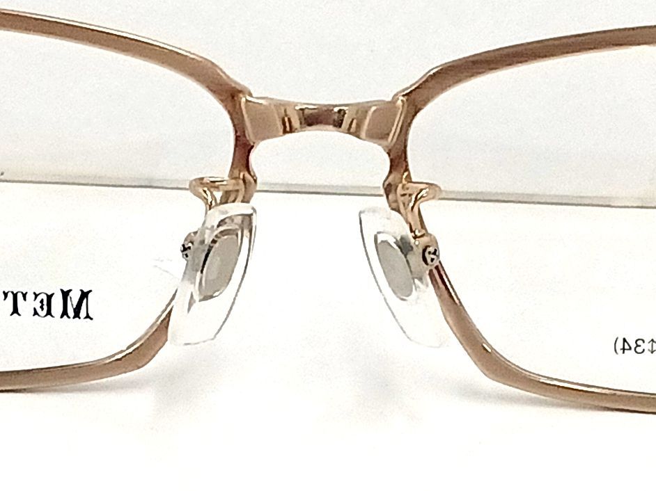 メタル ホワイト