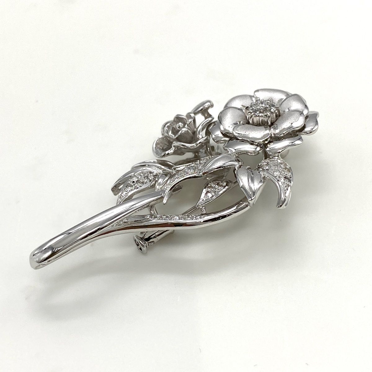 フラワーモチーフ デザインブローチ WG ホワイトゴールド メレダイヤ 花 ダイヤモンド ブローチ K18 K14 WG レディース