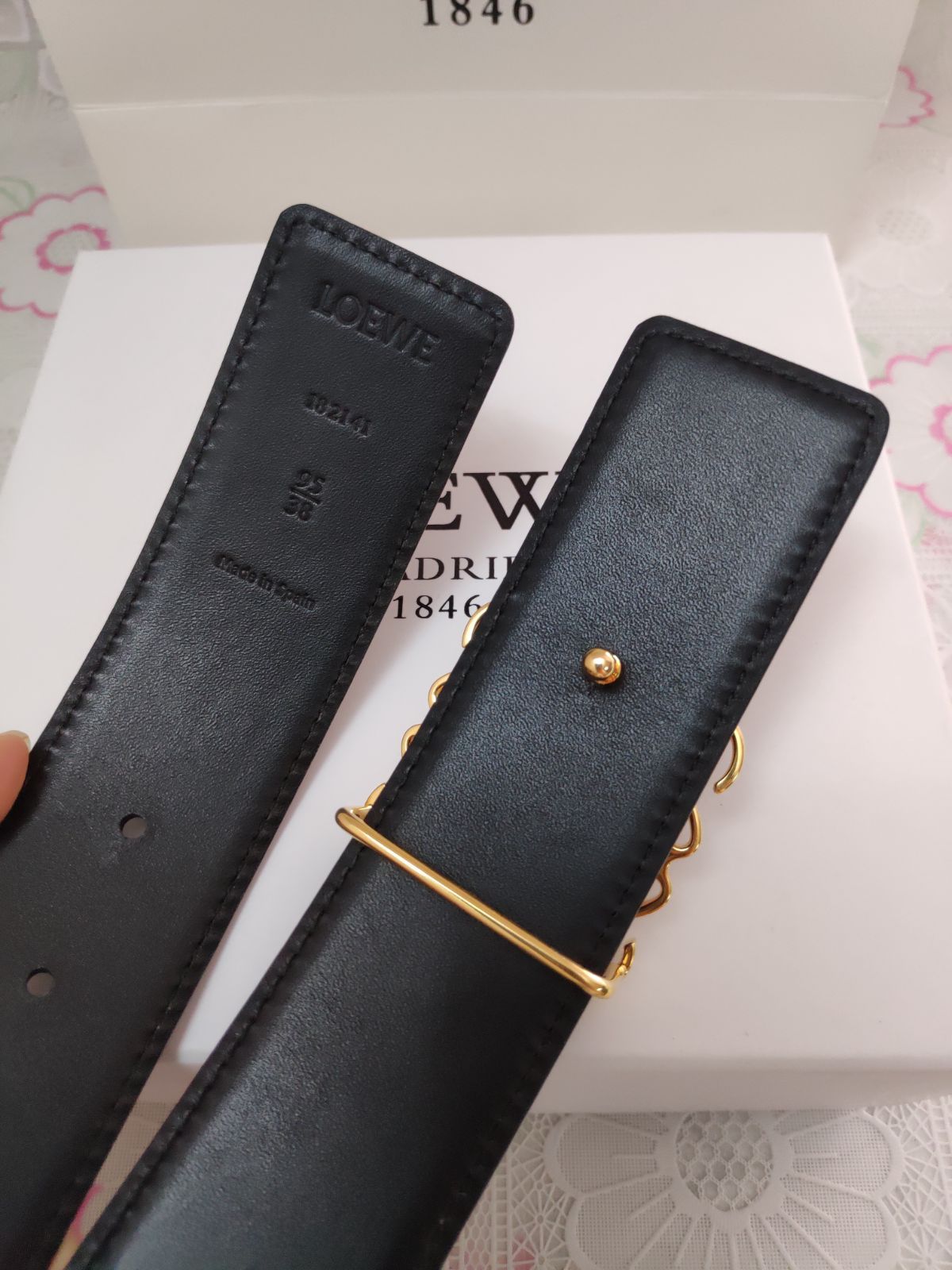超人気✨LOEWE/ロエベ レザーベルト 金色ロゴ アナグラム