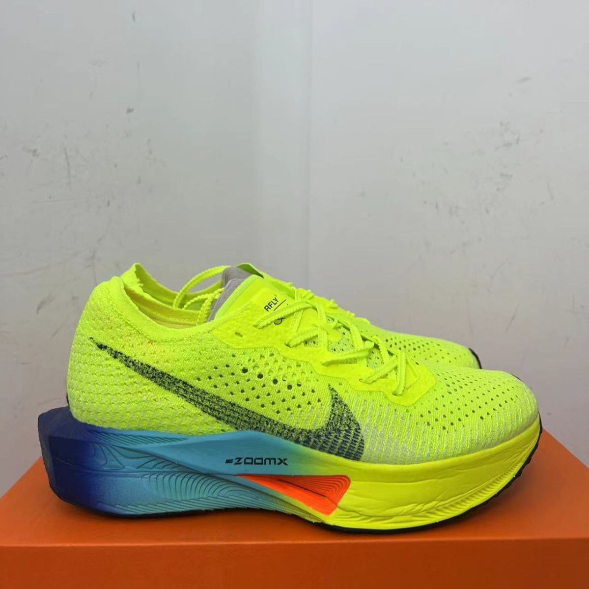 新品未使用ナイキNike ZoomX Vaporfly Next%3 スニーカー