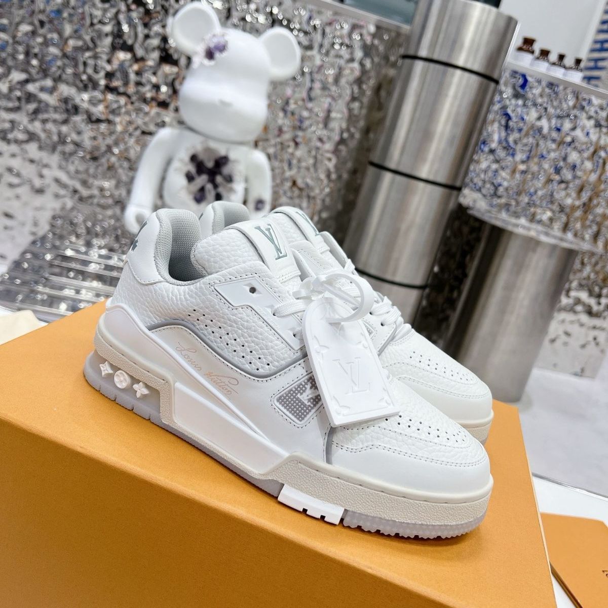 希少未使用 LOUIS VUITTON Trainer ルイヴィトン スニーカー ボード 