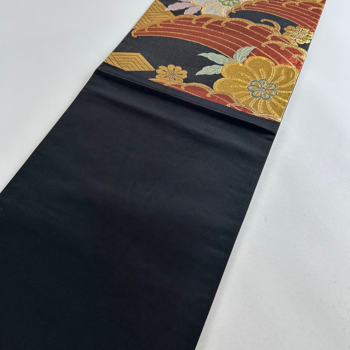 ︎◼︎C1136◼︎高級袋帯 正絹 雪芝 波 箔 テーブルランナー(〜260cm) ◼︎C1136◼︎高級袋帯 正絹 雪芝 波 箔 テーブルランナー