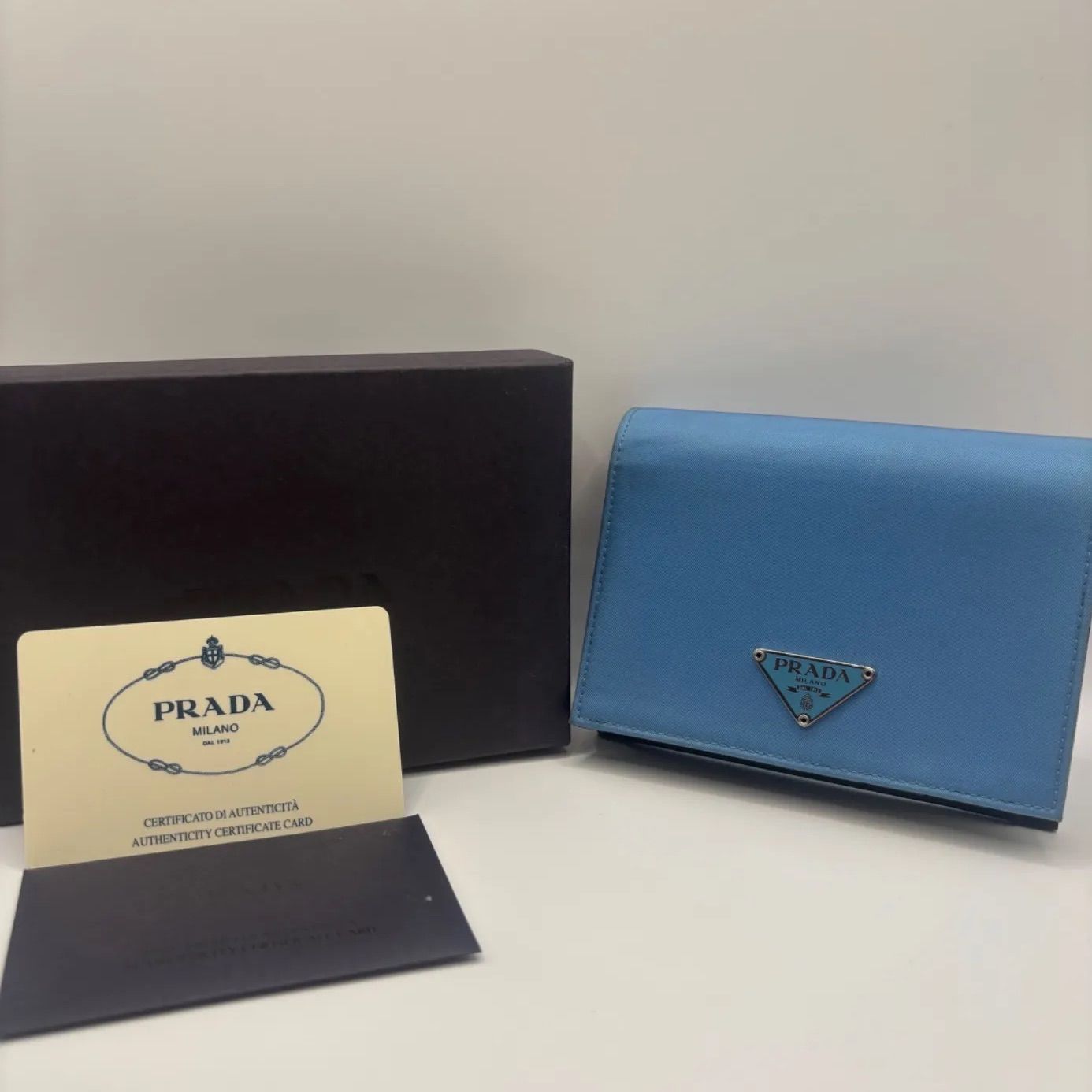 PRADA プラダ 三角ロゴ ブランド財布