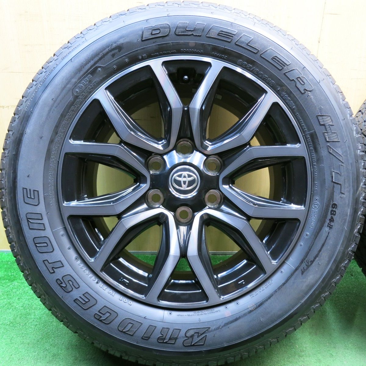 ほぼ新車外し トヨタ GUN125 ハイラックス GRスポーツ 純正 265 60R18 ブリヂストン デューラー H T 684Ⅱ 18インチ PCD139.7 6H 5092010HAノ TRITUETUBI_COM