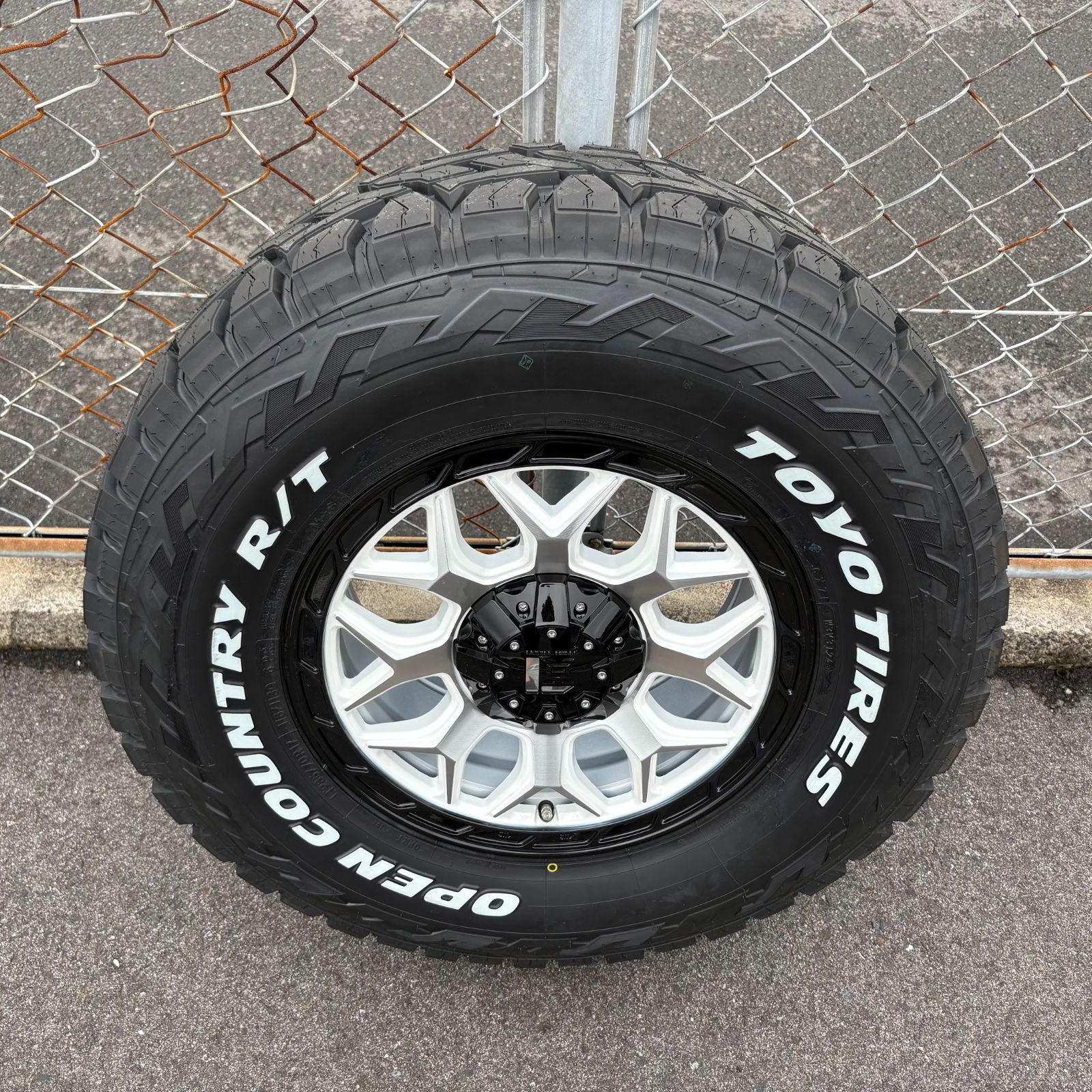 JL/JKラングラー ホイールセット 285/70R17インチ 5H127 ブラックライノ WARTHOG ワートホッグ GR BF グッドリッチ オールテレーン T/A KO2 ホワイトレター 引き取り限定 ラングラー 285⁄70R17 ジオランダー ホイールセット 5本