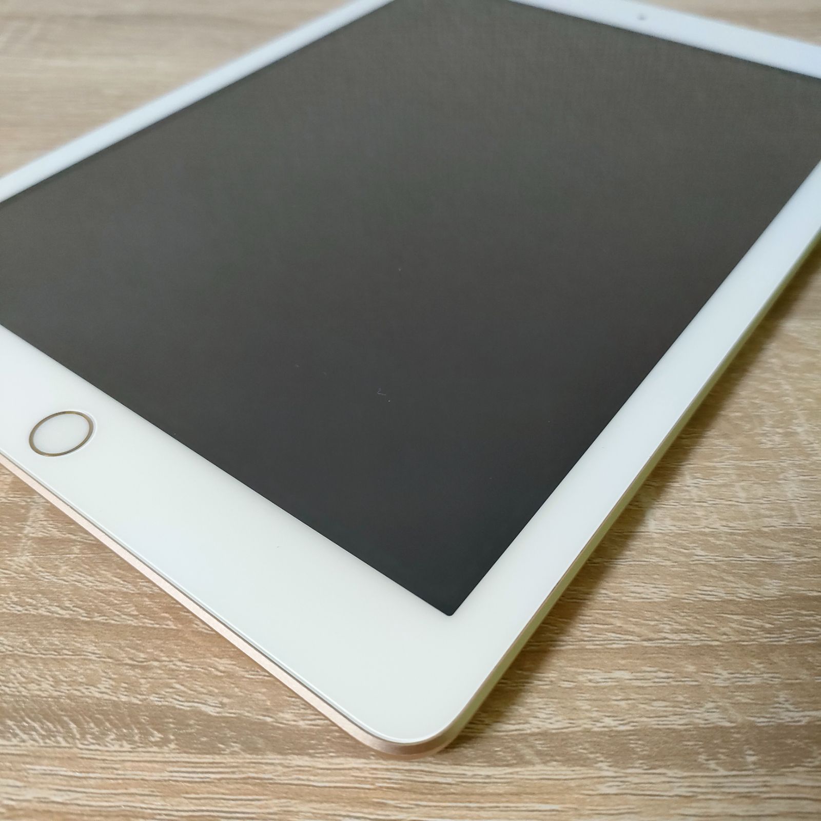 第5世代 iPad 32GB SIMフリー 管理番号：0913 - タブレット