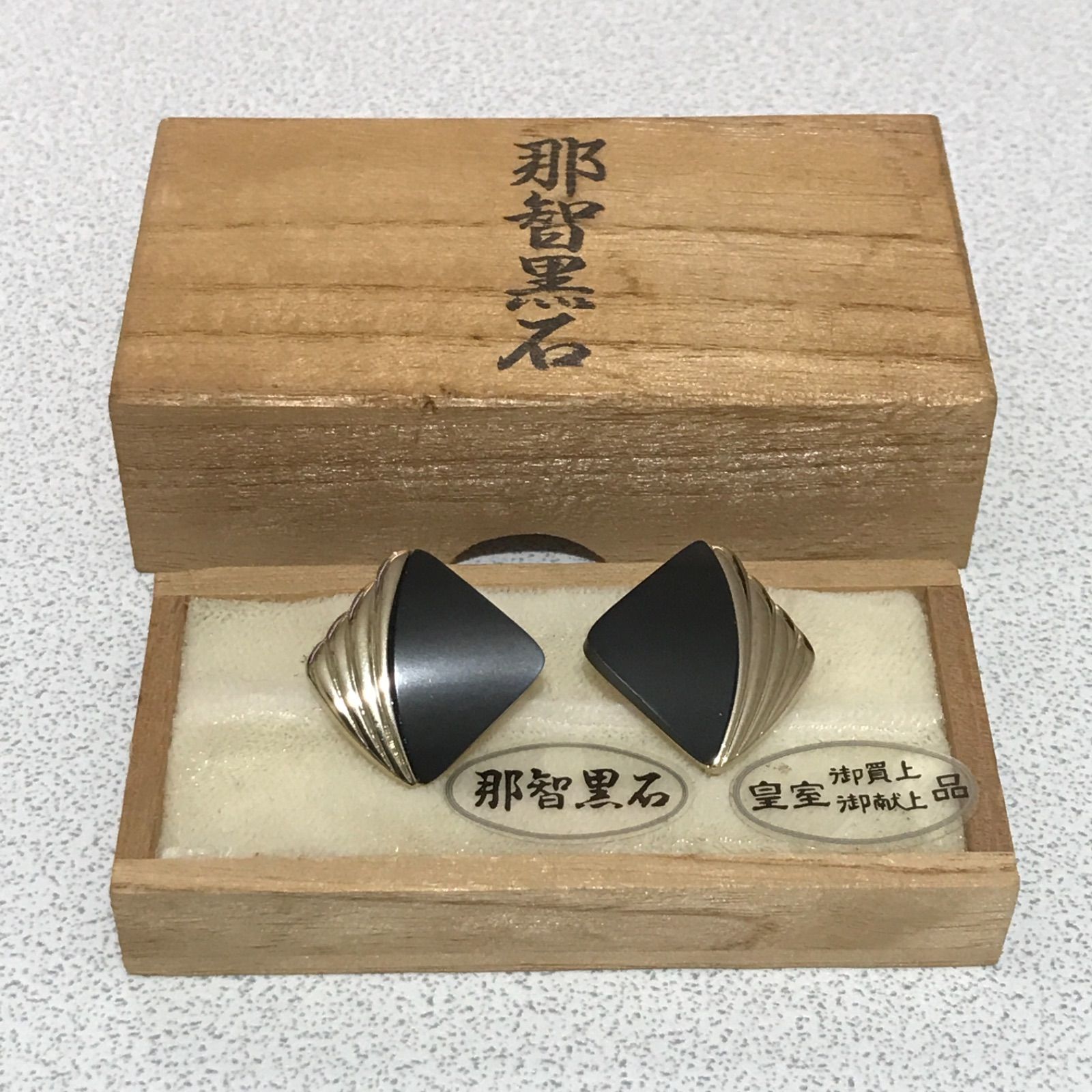 未使用品】那智黒石イヤリング - メルカリ