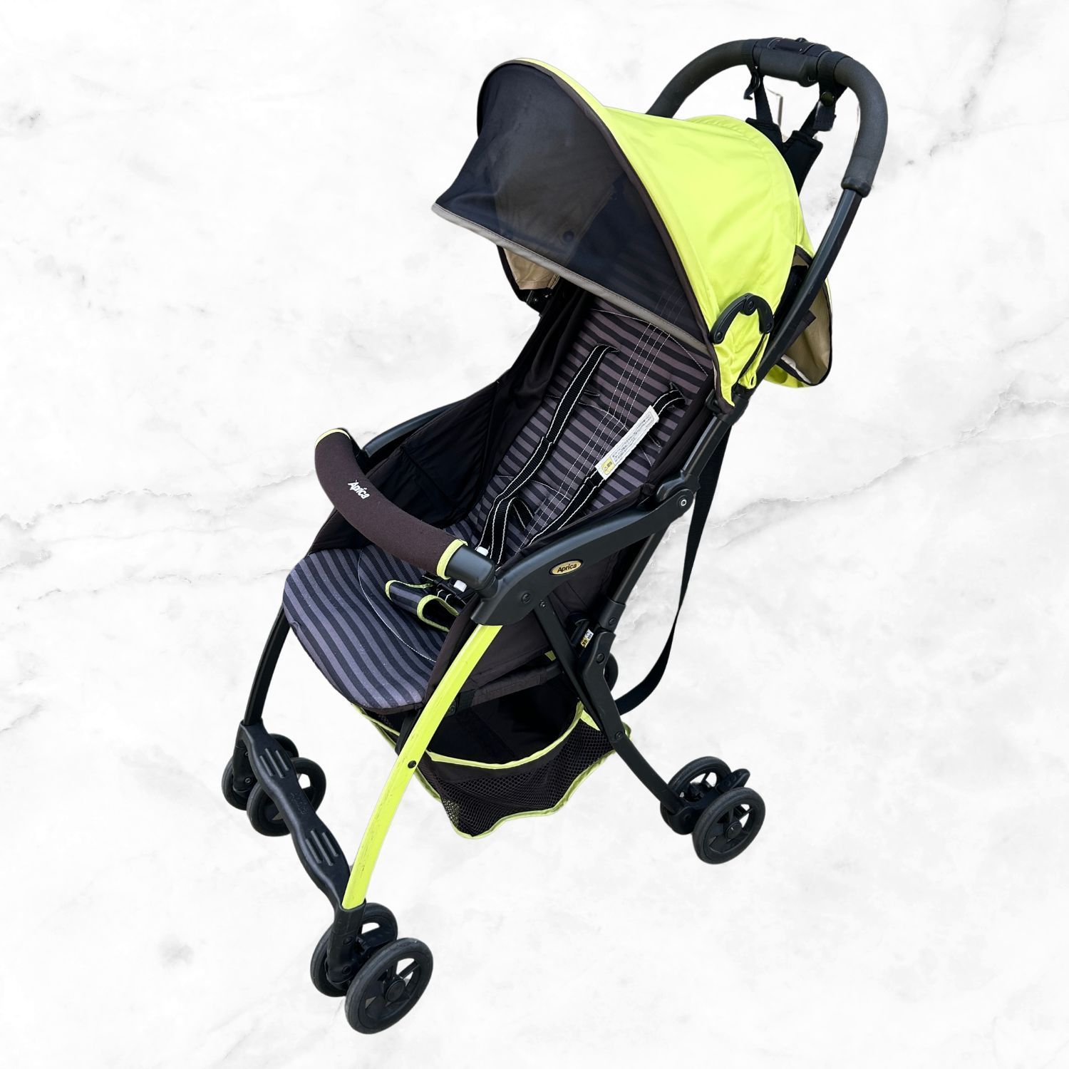 即発送☆極美品☆Aprica ベビーカー グレー 折りたたみ式 アップリカ（Aprica） ベビーカー a型 ラクーナ クッション AG グレー