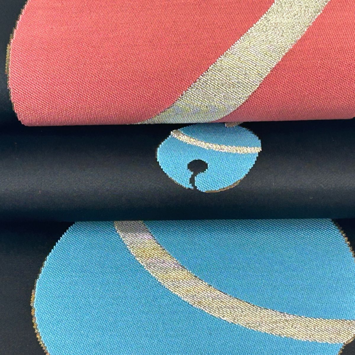 【洒落袋帯ジュサブロー+帯締め2点セット】六通　約445cm 正絹　燕脂墨色 袋帯 美品 逸品 辻村ジュサブロー 落款 鈴 金銀糸 箔 黒 六通