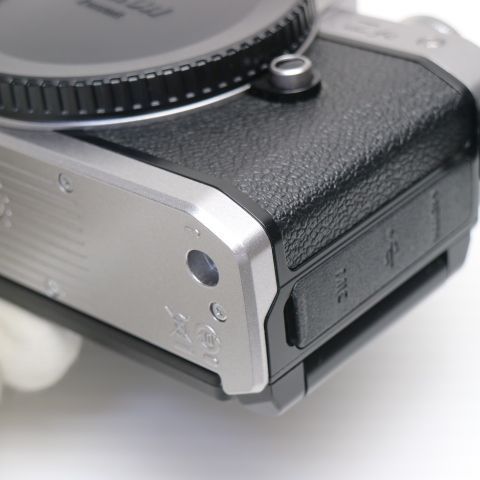 シルバー ミラーレス一眼