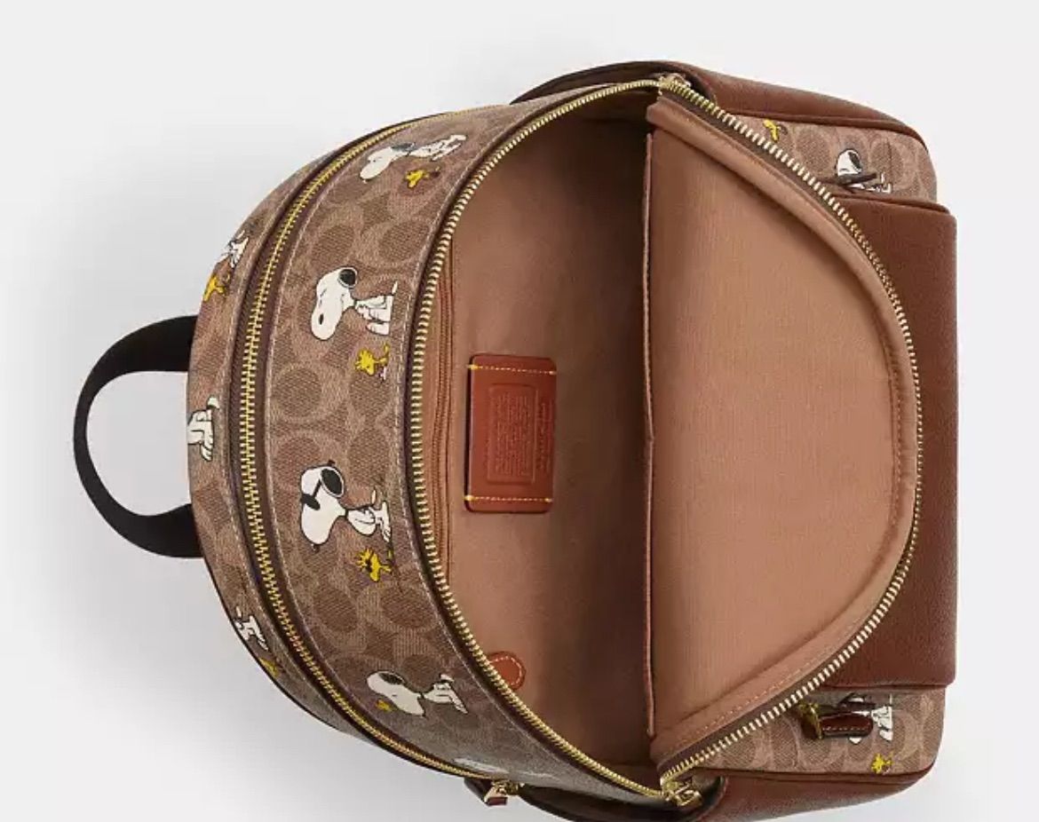【 COACH X PEANUTS 】コート バックパック スヌーピー プリント COACH OUTLET｜【COACH X PEANUTS】コート バックパック