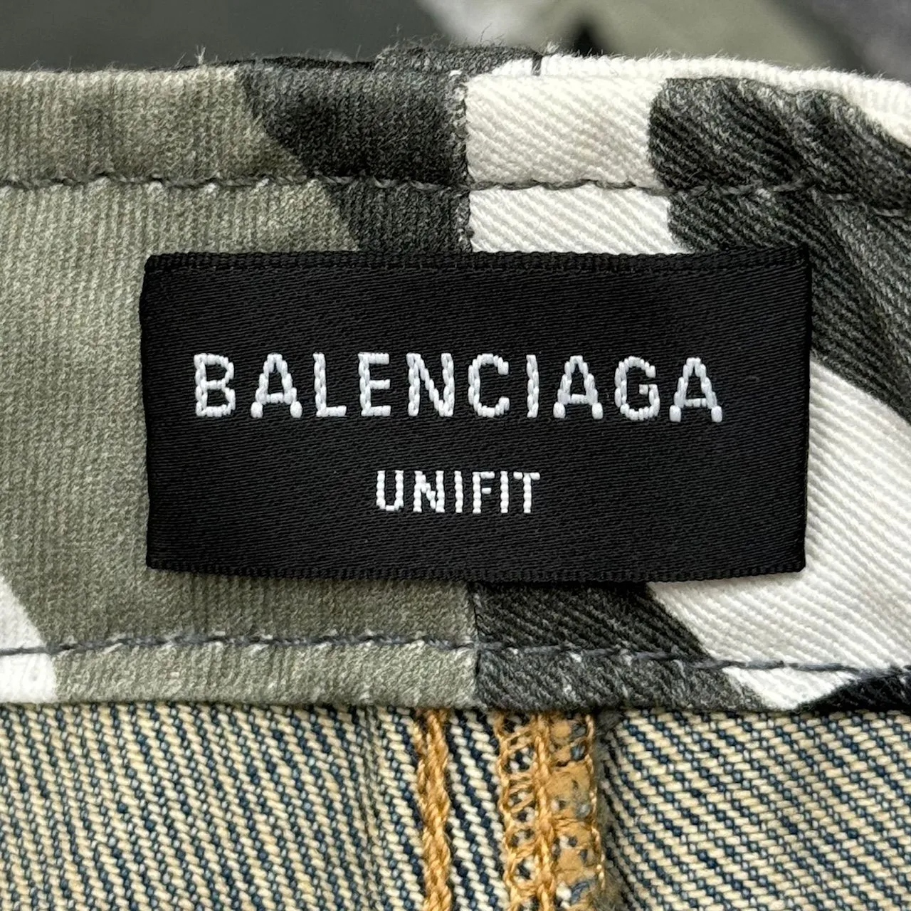 国内正規 BALENCIAGA 21AW ドッキング 迷彩 デニム ハーフパンツ バレンシアガ 664323 XS  67884A1|mercariメルカリ官方指定廠商|Bibian比比昂代買代購