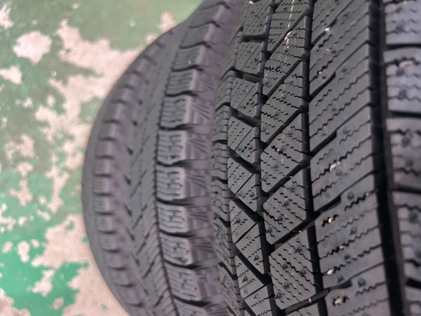 BRIDGESTONE BLIZZAK VRX3 185/60R15 84Q スタッドレスタイヤ 4
