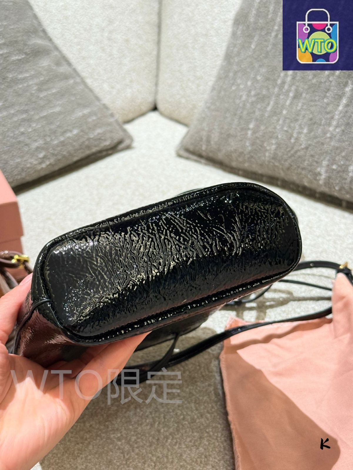 MIU出品になります。 今日特価】Miu Miu ミニトートバッグ 14×20cm ギフトボックス付
