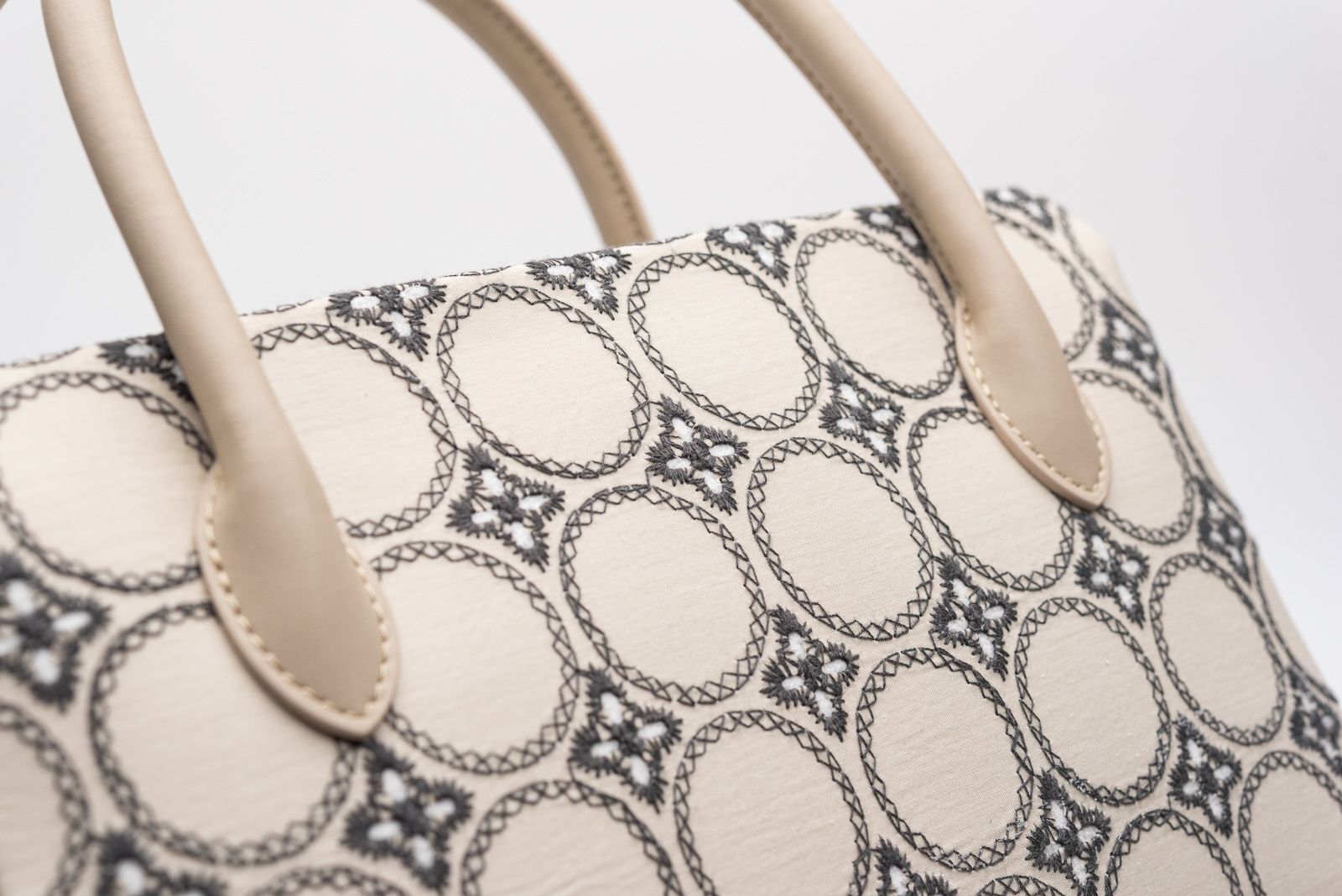 利休バッグ サークル刺繍 白ベージュ